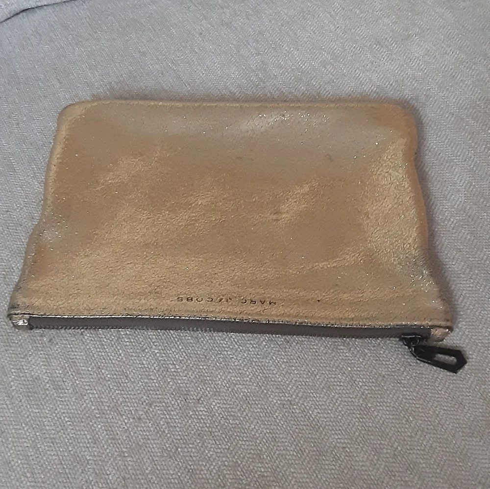 Marc Jacobs Distressed leather Pouch